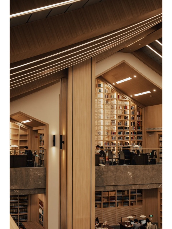 大學(xué)圖書館設(shè)計(jì)